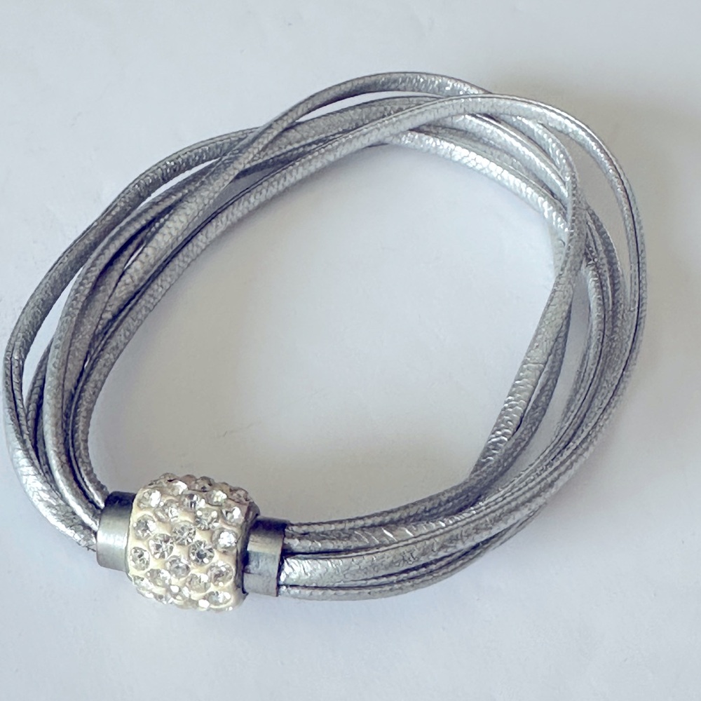 Leather/Crystal Bracelet.